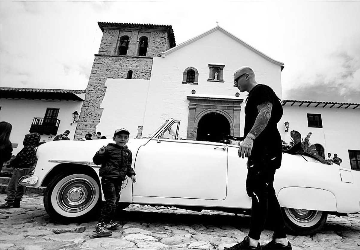 Colombia tour street scene